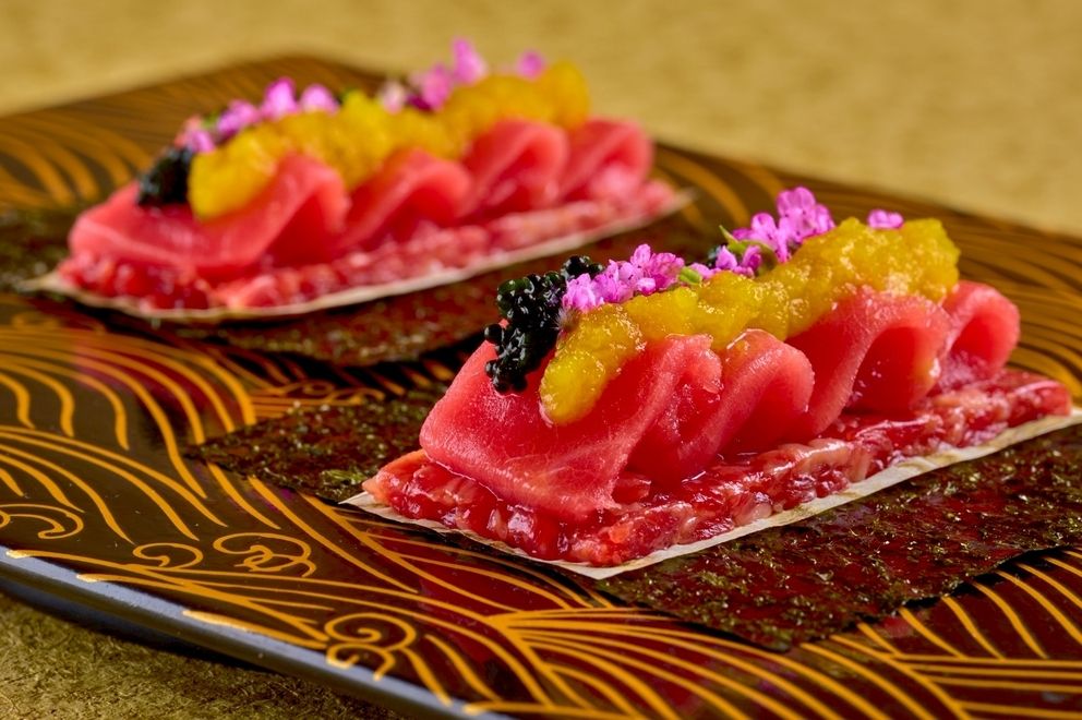 Private room guaranteed. New [Shinjuku Ushimitsu Opening Commemorative Course] We offer 7 carefully selected grilled dishes, including "Wagyu and Bluefin Tuna Yukke Dog," "Selected Fillet Meat Spicy Brioche Cutlet Sandwich," and "Selected Loin Sukiyaki - Blended Sauce, Rich Egg Yolk."