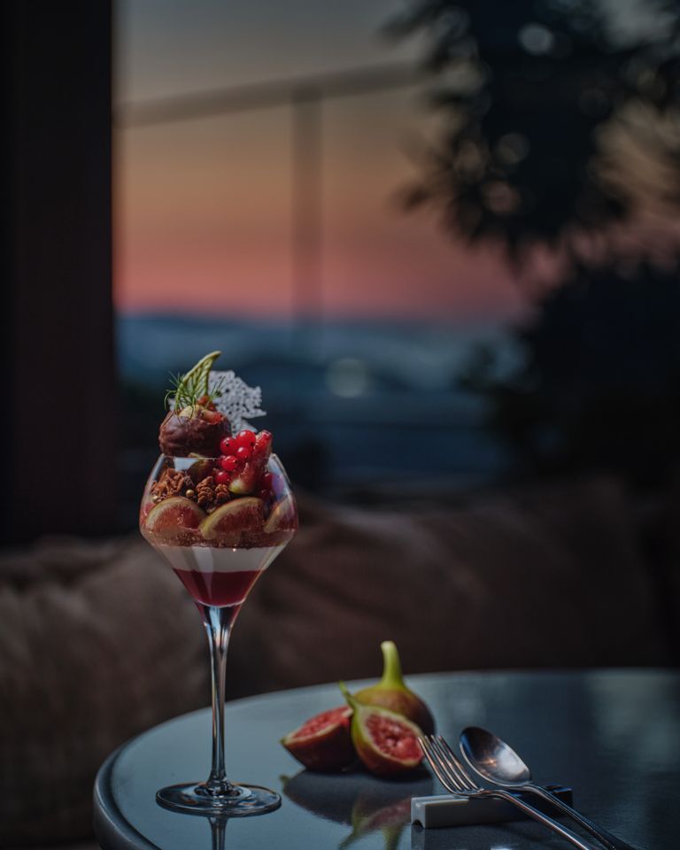 [Weekdays Online Exclusive] Fig Parfait + 1 drink at Cafe