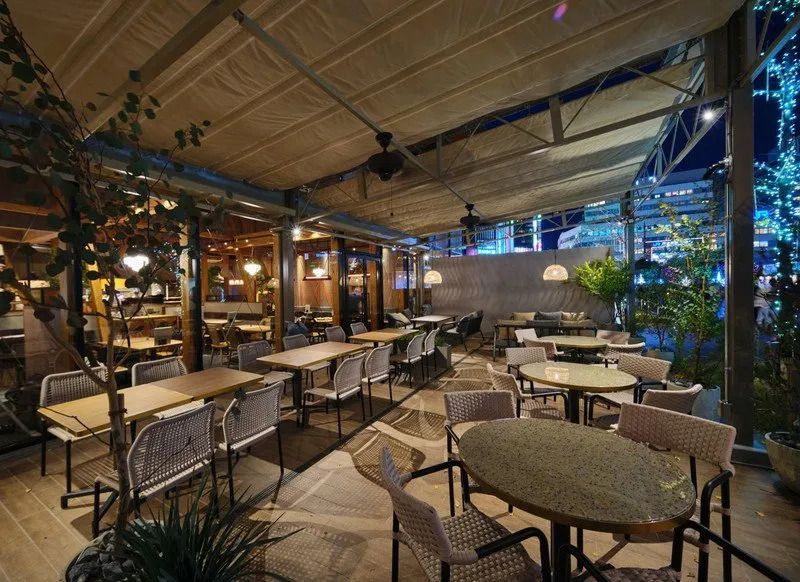 【2-hour all-you-can-drink for a single item: 1,650 yen!】Inside the store