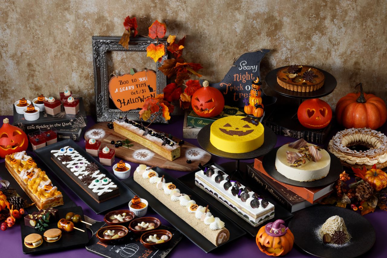 October (Sat, Sun & Holidays only)  Halloween buffet featuring Western and Japanese sweets