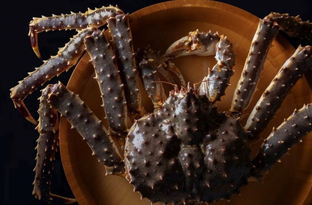 Course featuring domestic matsutake mushrooms and live snow crabs (listed price is per person)