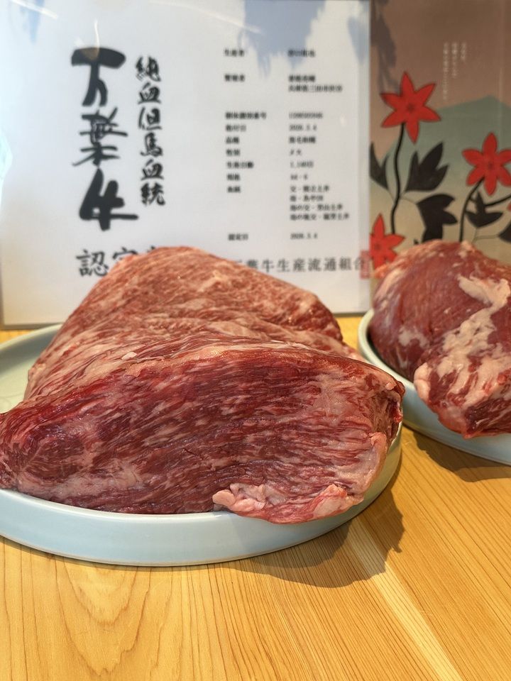 “Chef’s special Wagyu beef braised in red wine course, includes one soft drink: 7,000 yen”
