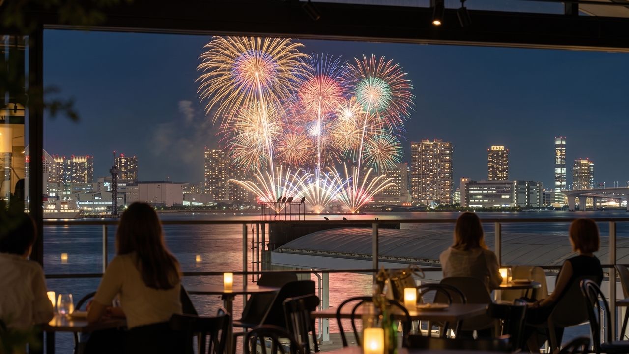 [Window-side table seating in the restaurant] Special Viewing Plan for Tokyo Bay Daikaisho Festival (includes special buffet & free drinks)