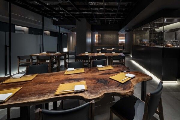 岡半テーブル席