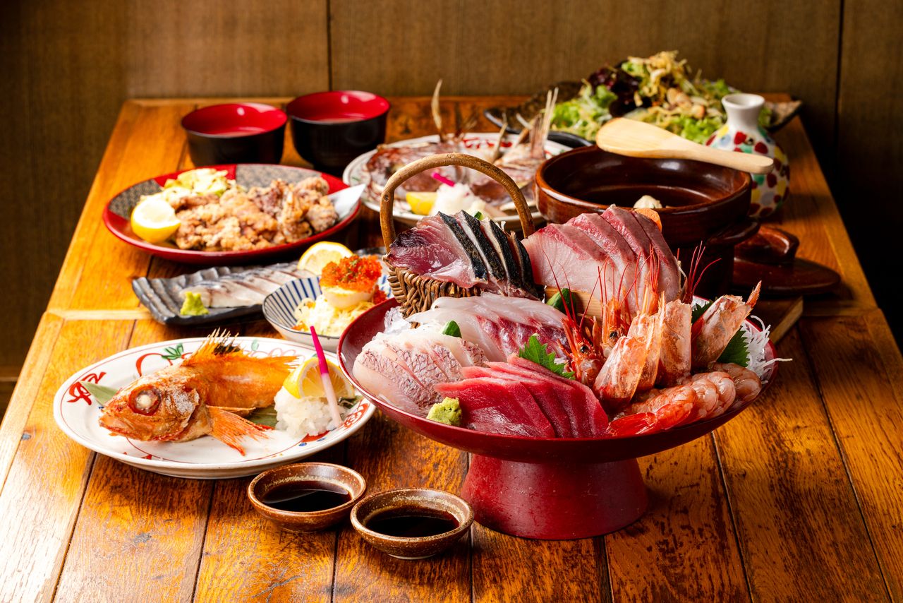 [All-you-can-drink included] ◆ A luxurious plan featuring a platter of three kinds of sashimi and rice of the day <5,000 yen>