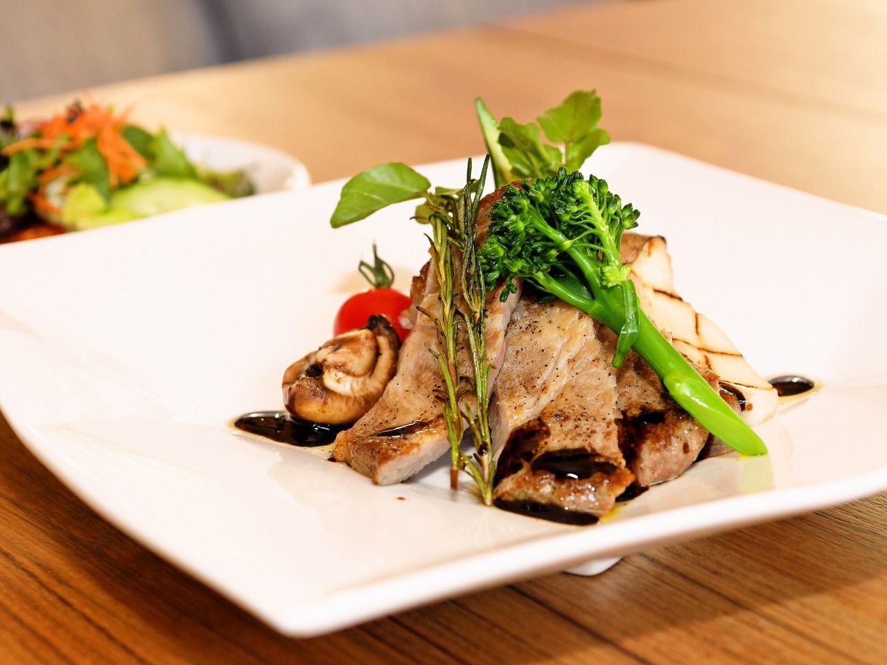 ブラッスリーランチ　～本日のオススメ"お肉"料理～