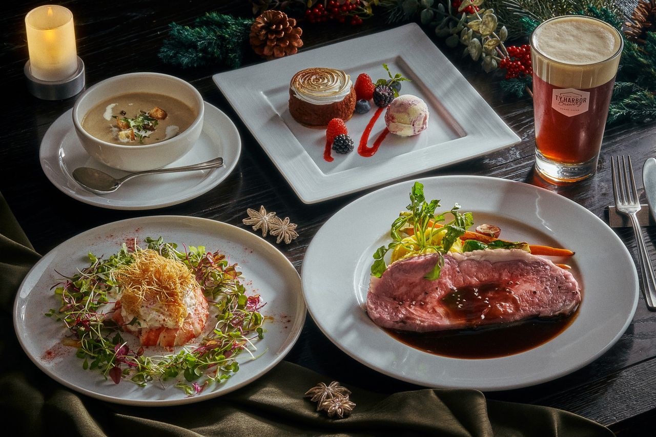 Christmas Dinner Course, ”River Lounge” Indoor Dining Table