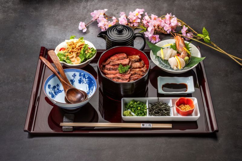 ランチ（新）　【和牛特選赤身肉＋極上サーロインMIX】ひつまぶし御膳＋＜肉増しダブル＞