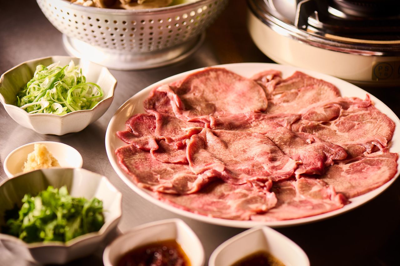 [Dinner] [Recommended! Beef Tongue Yakuzen Hot Pot Course] Our prided medicinal soup, beef tongue, vegetables, condiments and sauce change the taste! Includes popular small plates, hotpot, noodles, and dessert