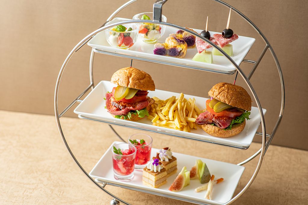 【土日祝日｜16:00以降限定・大人なハイティー】ワインや紅茶など選べるドリンク2杯付き「イブニングハイティー」