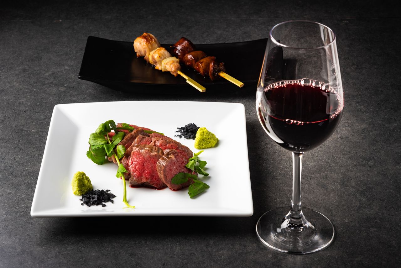 【特上コース(2.5h制)】※飲み放題は追加でお付け出来ます。"炭コース"のアップグレード版。《軍鶏の串焼き・卵焼き》など盛り込んだ贅沢プラン。