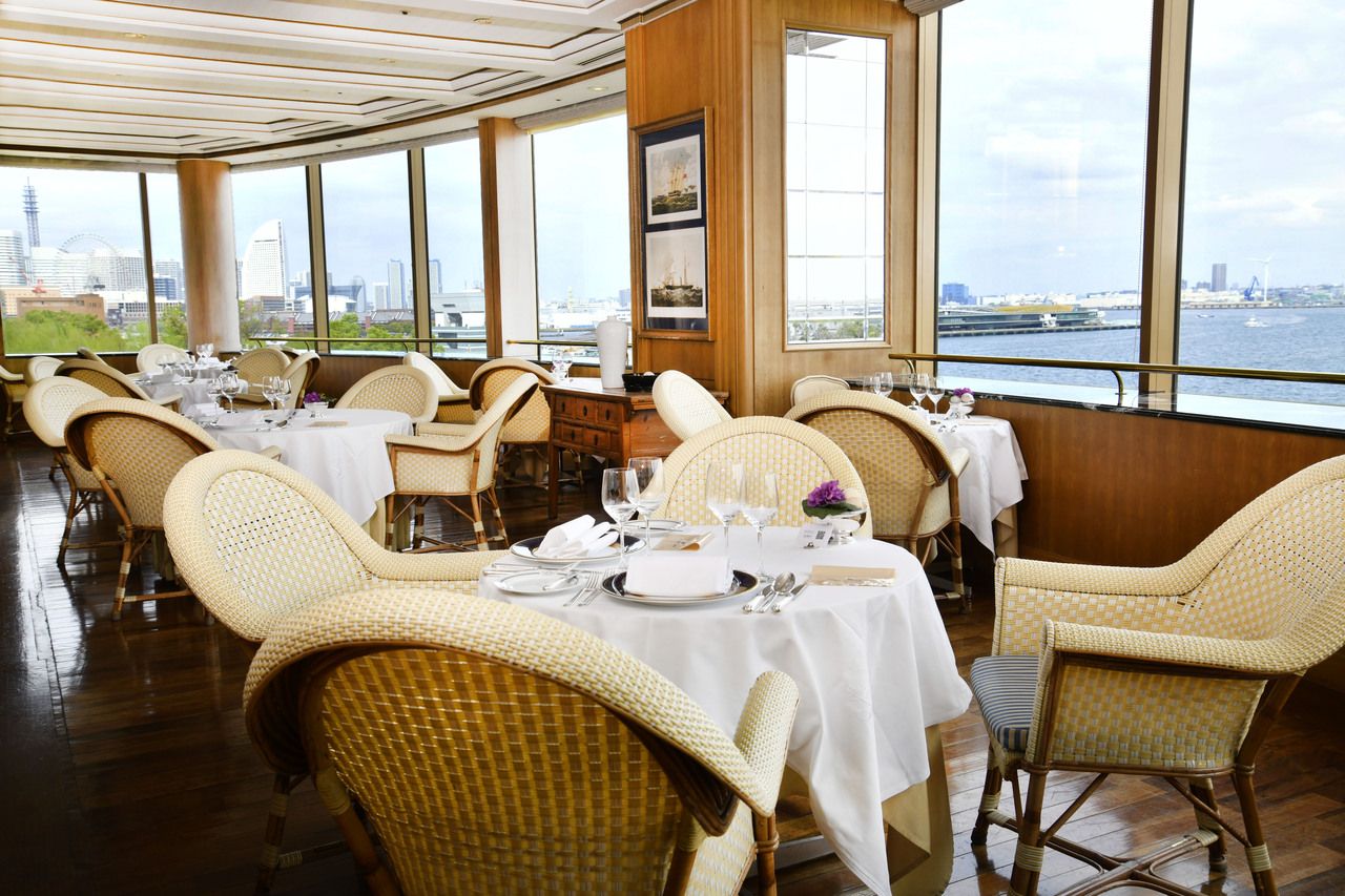 ノルマンディ自慢の料理とワイン（2杯）を楽しむプリフィックスランチメインチョイス