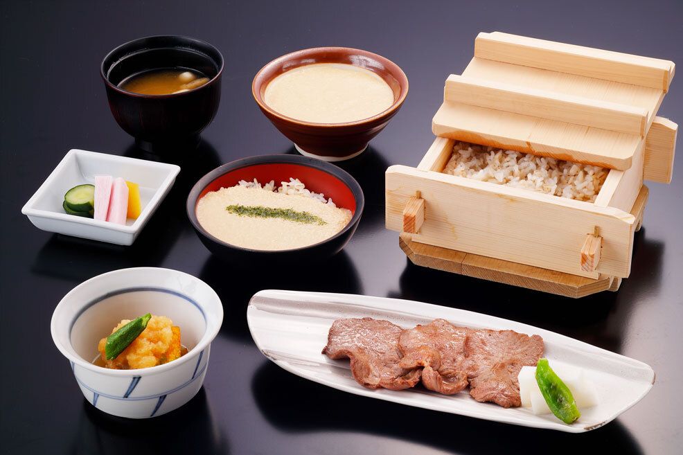 Beef tongue and barley rice on grated yam