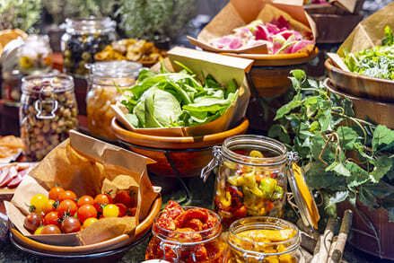 [Weekday] Lunch salad bar, grilled dish and dessert