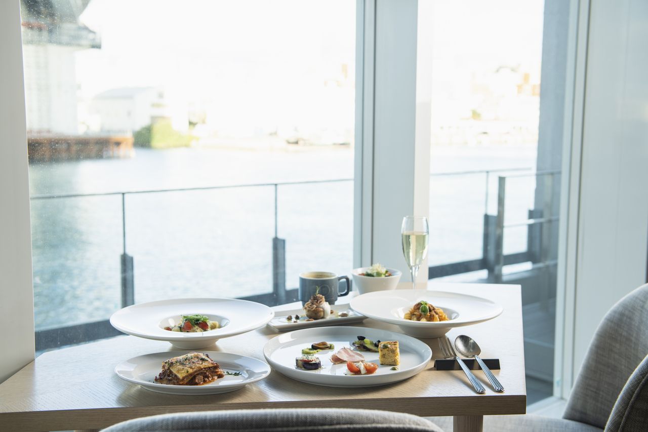 【Anniversary】特別な日は海を眺めながら乾杯♪出来立てパスタ食べ放題ランチ