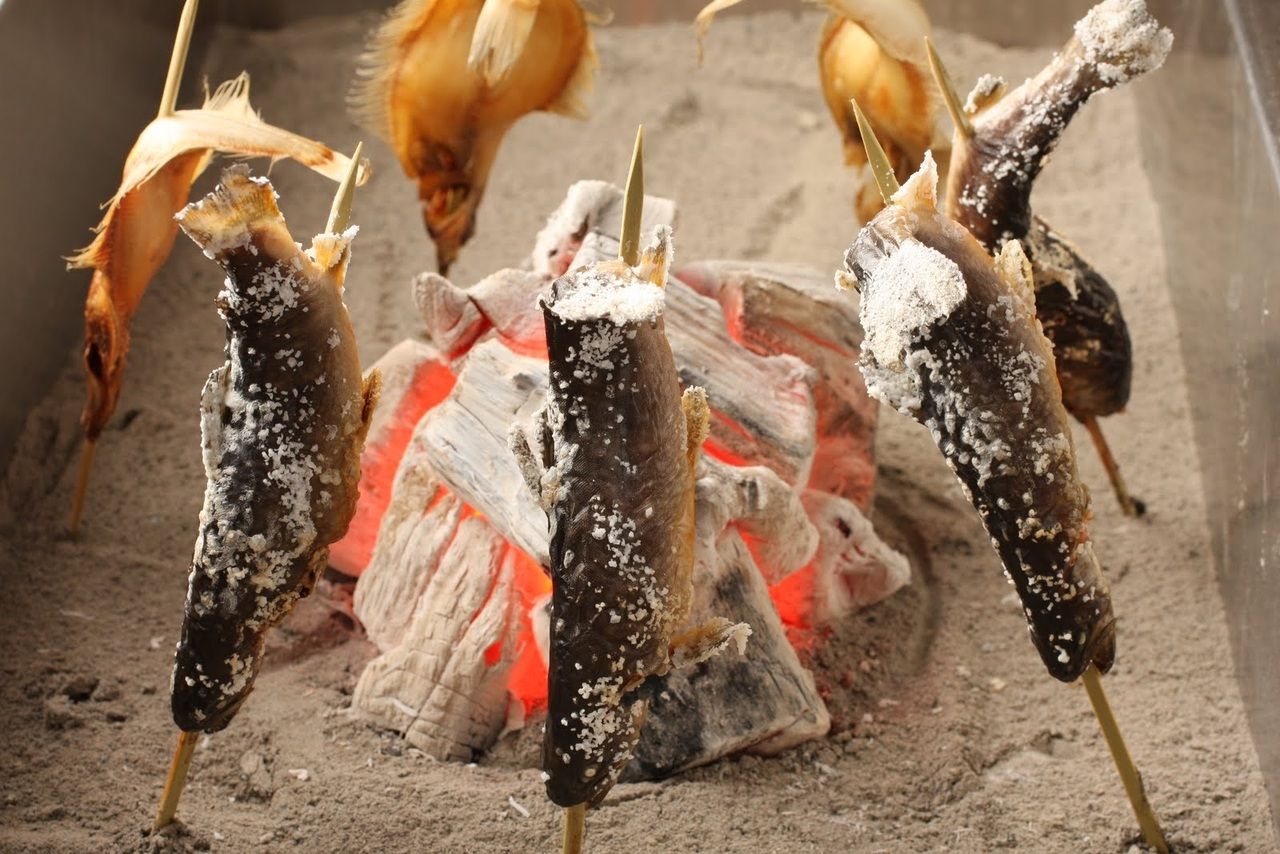  Enjoy the famous Minamiuonuma trout in our hearth-grilled lunch kaiseki plan (8 dishes in total) + one drink of your choice