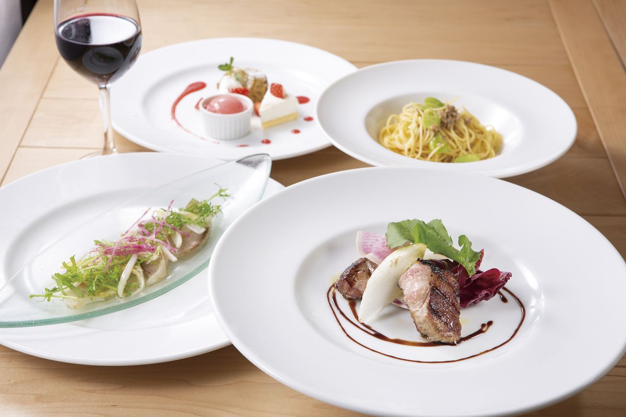 乾杯ドリンク付！【4月　旬の食材を散りばめたライトなコース『アンブラ』】前菜、パスタ、炭火焼き、デザート盛り合わせ等全5品のコース