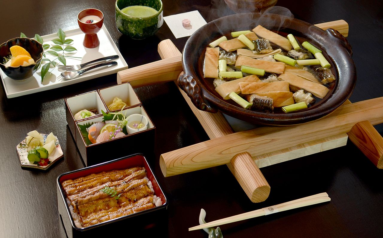 Unabe(eel soup) / Unaju(Grilled eel and rice in lacquered box) Course