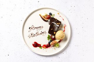 메시지가있는 디저트 플레이트