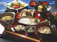 Utuimuchi meal (minudal and seafood set)