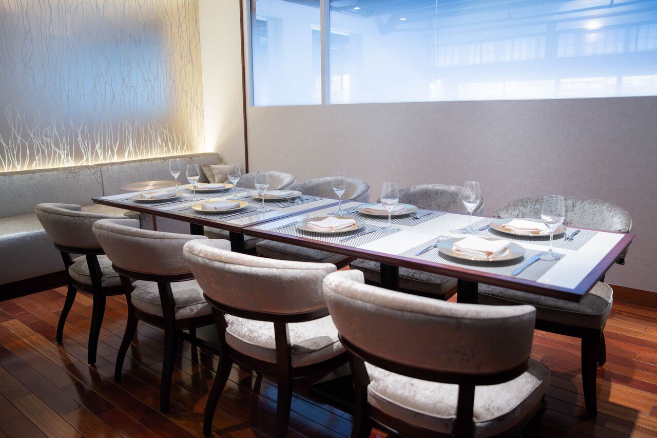 Proposal Plan |Full course meal with free drinks in a private room (chapel use, red rose bouquet included)
