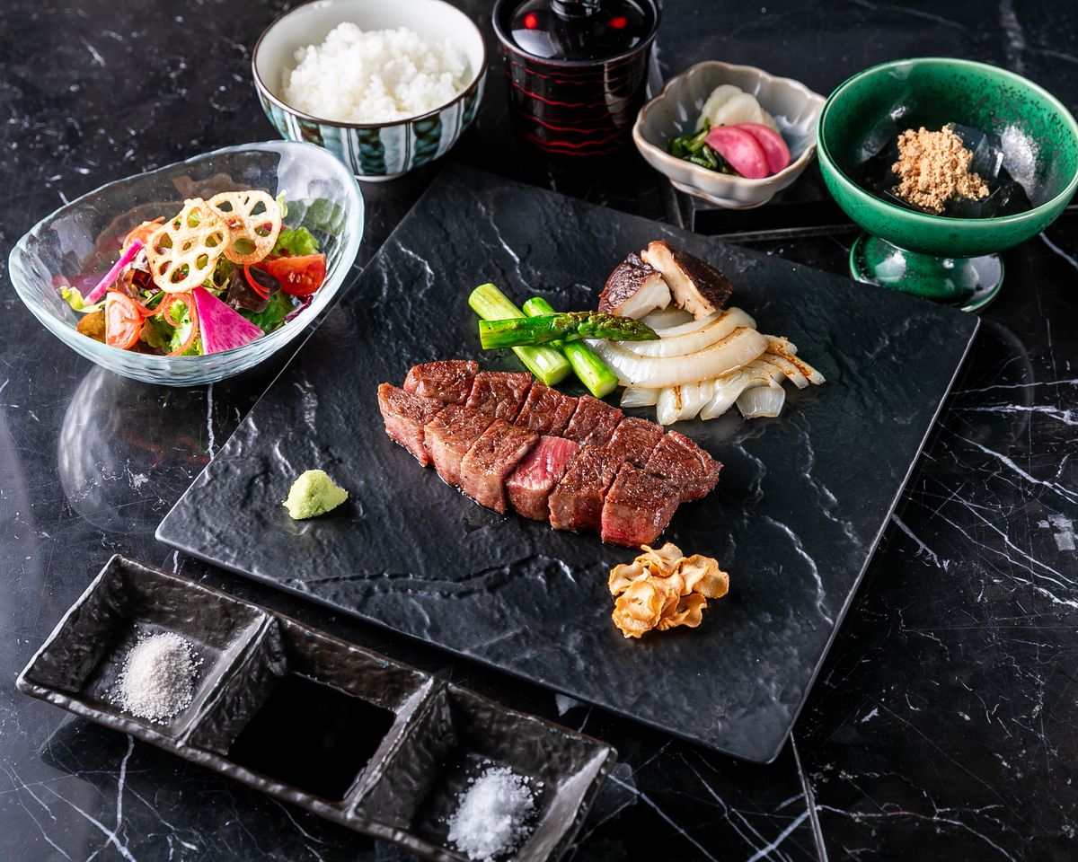 「Azuma」+Includes 1 drinks including sparkling wine