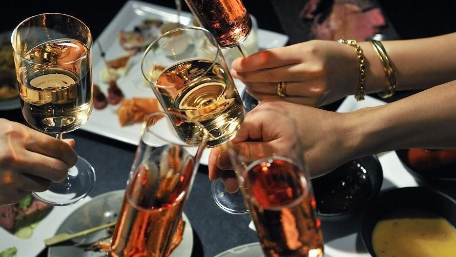 free-flowing wine option 120 min 