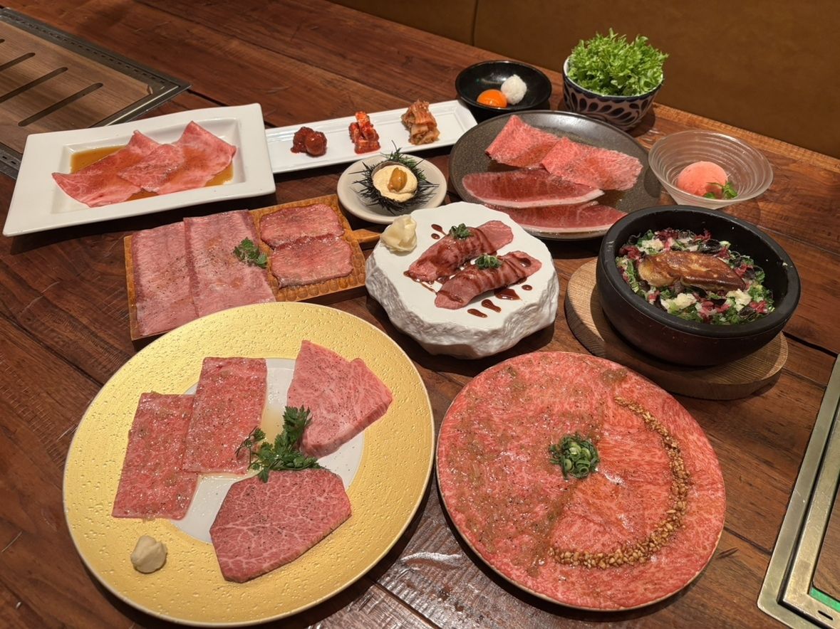 Premium Wagyu Gorgeous Course - Kobe-Rindfleisch, Sendai-Rindfleisch, Wagyu-Sushi -