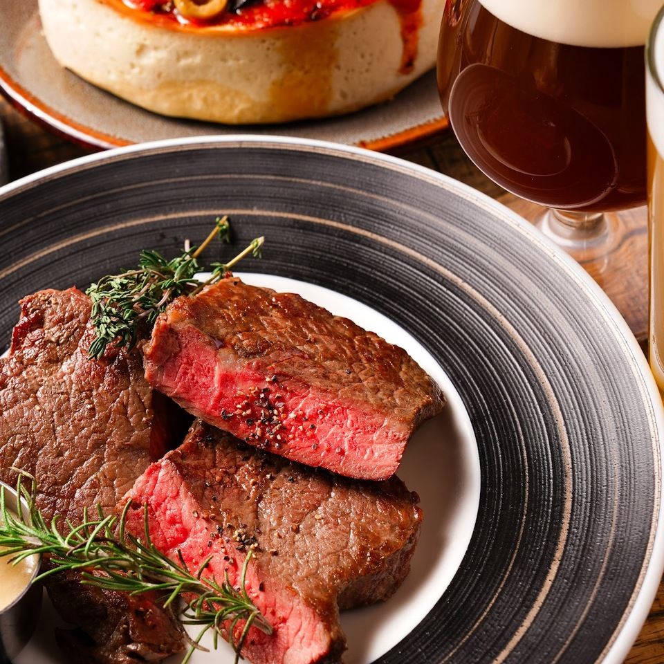 【2025忘年会】【乾杯ドリンク付き】人気のシカゴピザとUS産アンガス牛チャックアイステーキの2025贅沢コース...4,600yen 2名様~