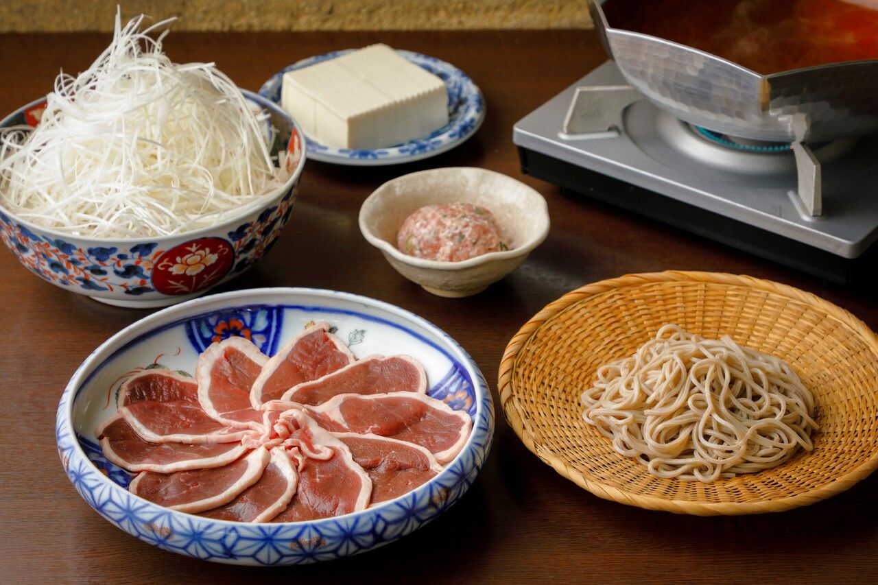 〈松〉蕎麦屋の国産鴨鍋コース（旬の前菜二段重付き）