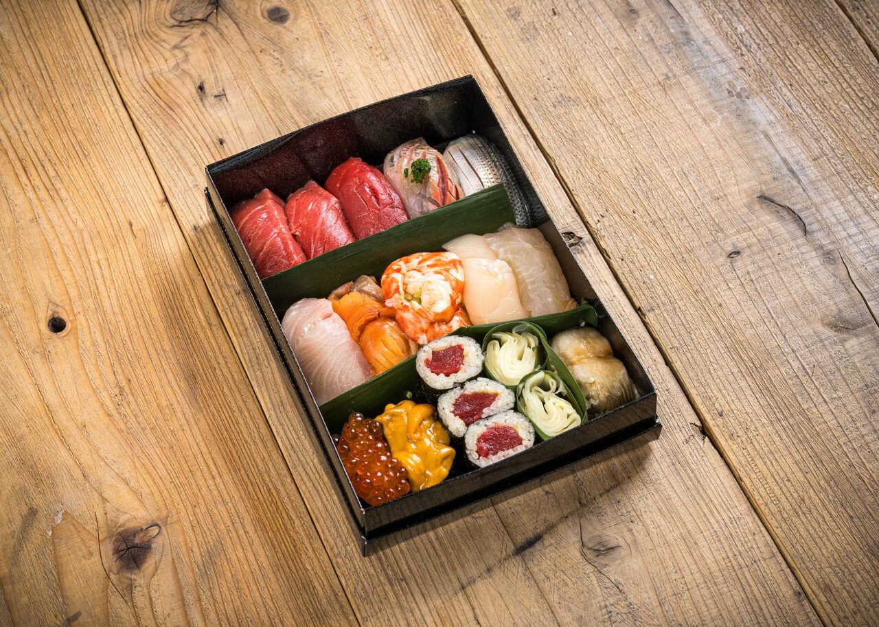 [Takeout] 15 pieces of sushi to take home