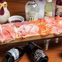 【月・火曜特別限定！！】乾杯ドリンク付き！看板メニューの生ハムサラミを含めた４品の超特価コース