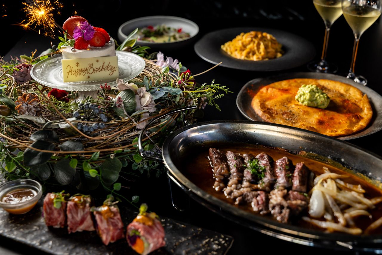 【プラチナムバースデーコース】 豪華前菜やメキシカンピザ、アンガス牛のステーキなど フラワーリースケーキ&乾杯スパークリング付　ワンランク上の贅沢記念日プラン