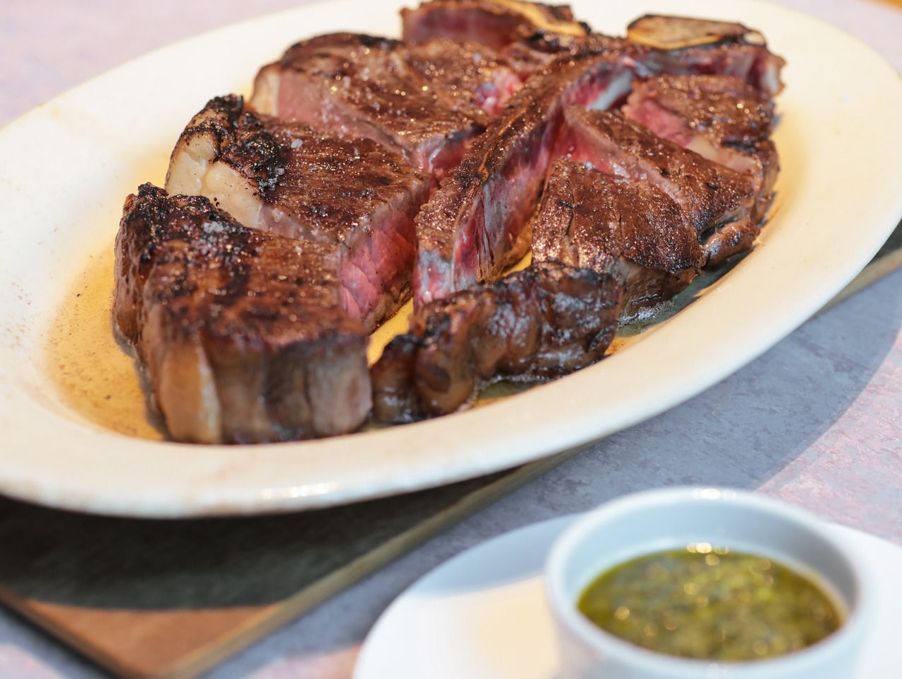 Enjoy the deliciousness of charcoal! [THE UPPER Steak Party (Monday-Thursday, Sunday only)] Main course: charcoal-grilled beef steak with 2 hours of free flow and a large platter sharing course