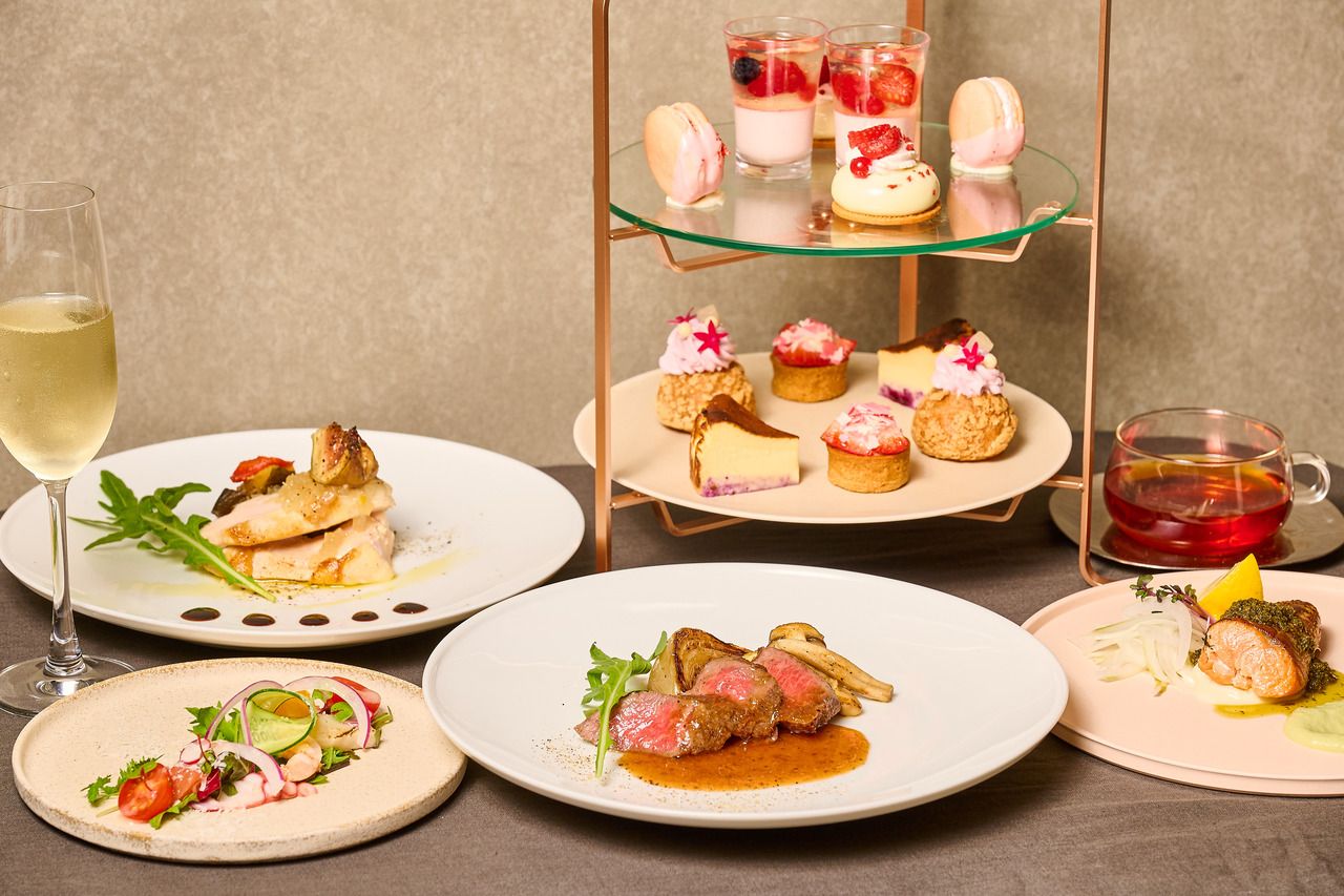 【SELECTED AFTERNOON TEA LUNCH】 選べるメイン＋贅沢なアフタヌーンティー＋乾杯スパークリングワイン付き