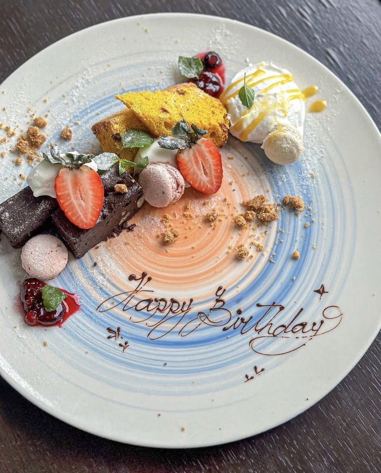 Dessert Plate [Birthday/Anniversary] Dessert Plate with Message 3,850 yen (for 3-4 people)