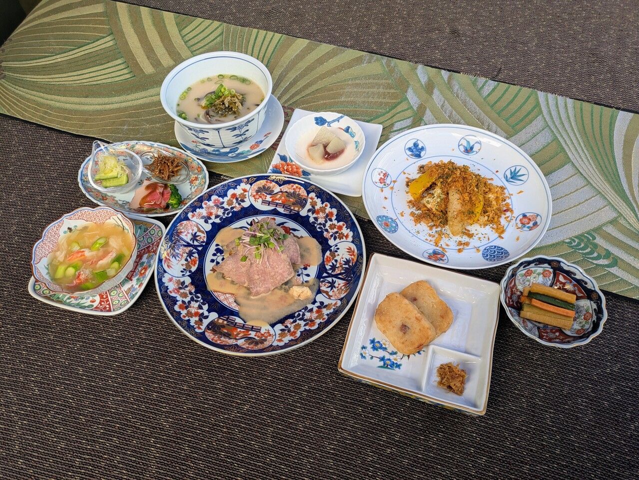 略微抬高的课程，随季节变化 [午餐课程] 2025-2026 冬季