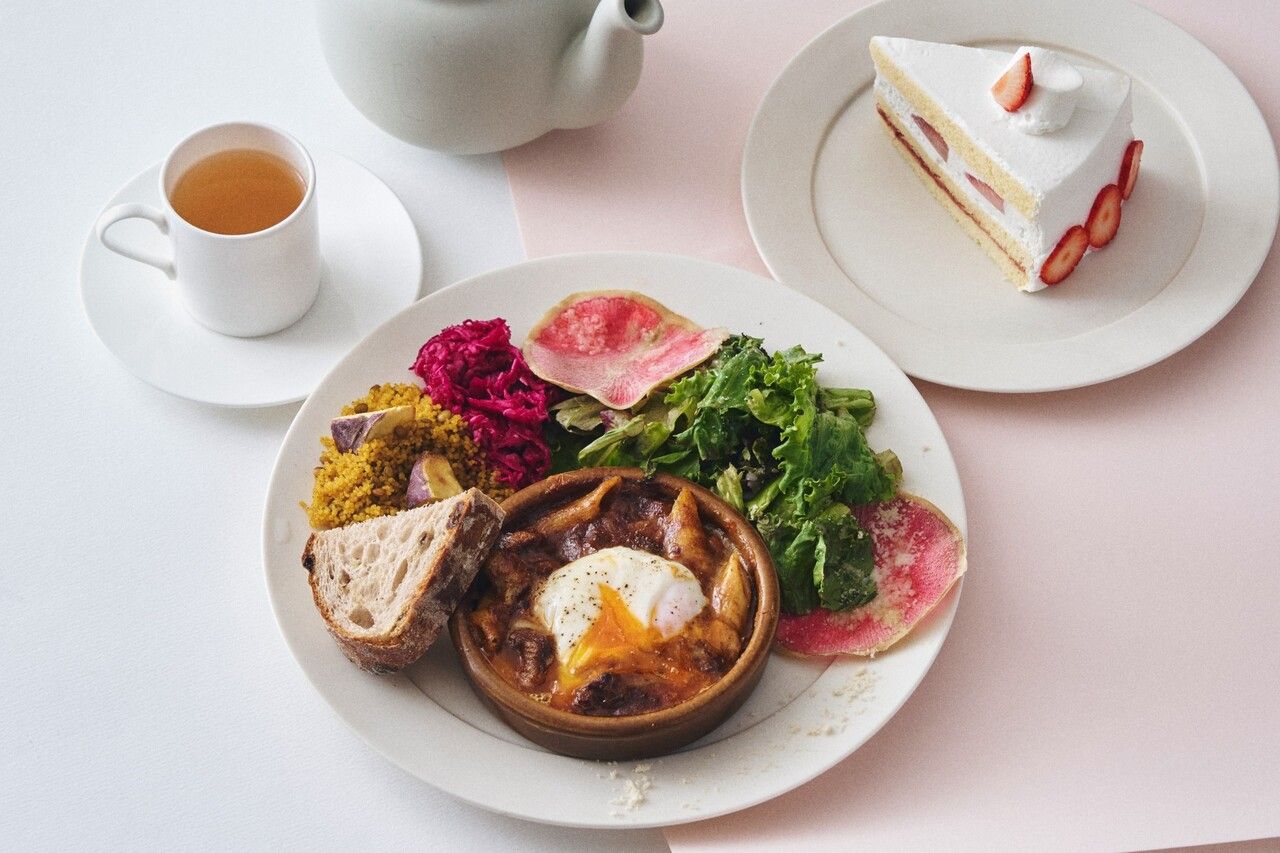 [Special lunch with dessert and drink] Beef stew gratin with soft-boiled egg