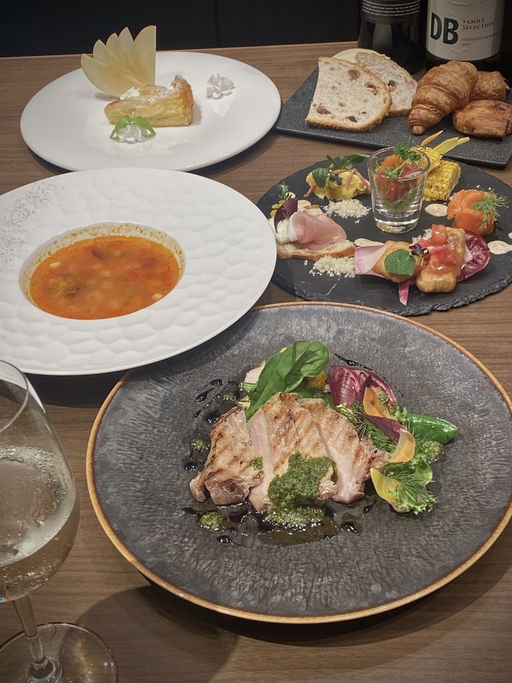 Luxury Lunch Course + All-you-can-drink coffee and tea plan