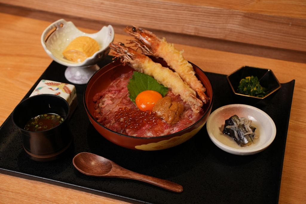 奇跡の近江牛御膳（海老天トッピング）