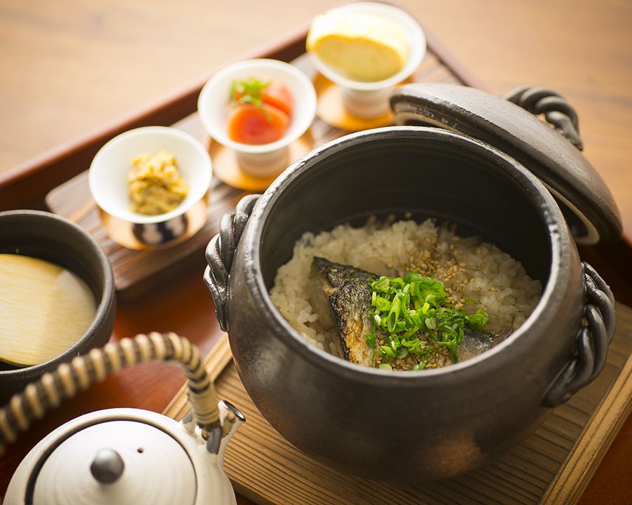 [Prenotazione obbligatoria/Pranzo corso] Rilassante "Pranzo Rokusan" dagli antipasti al sashimi, portata principale e riso cotto al forno.