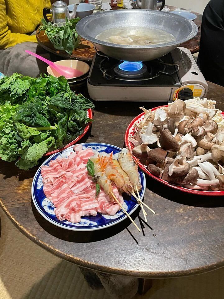 Vietnamese mushroom hotpot (8 dishes)
