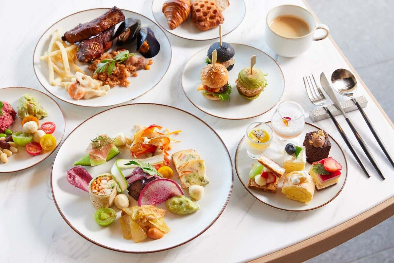 Winter Lunch Buffet － available only for 1:30 PM reservations on Saturdays, Sundays, and public holidays