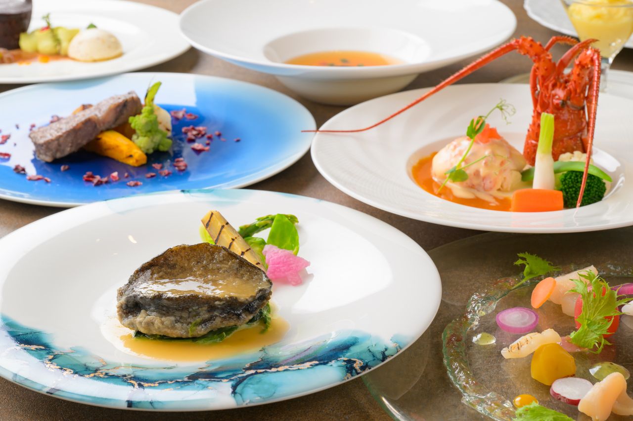 【Xmas2025】 ～ Premium Noël Course ～ Christmas limited: 8-course menu including Ise-ebi (Japanese spiny lobster), abalone and Matsusaka beef. 