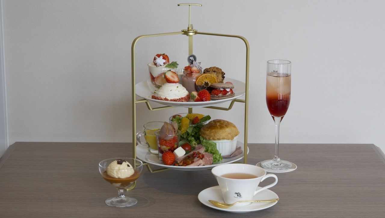 イヴェール・ロワイヤル・アフタヌーンティーセット (土日祝 11:30〜)