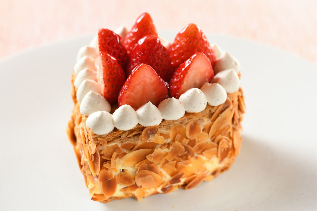 [VMG members only] Anniversary course with heart mille-feuille whole cake