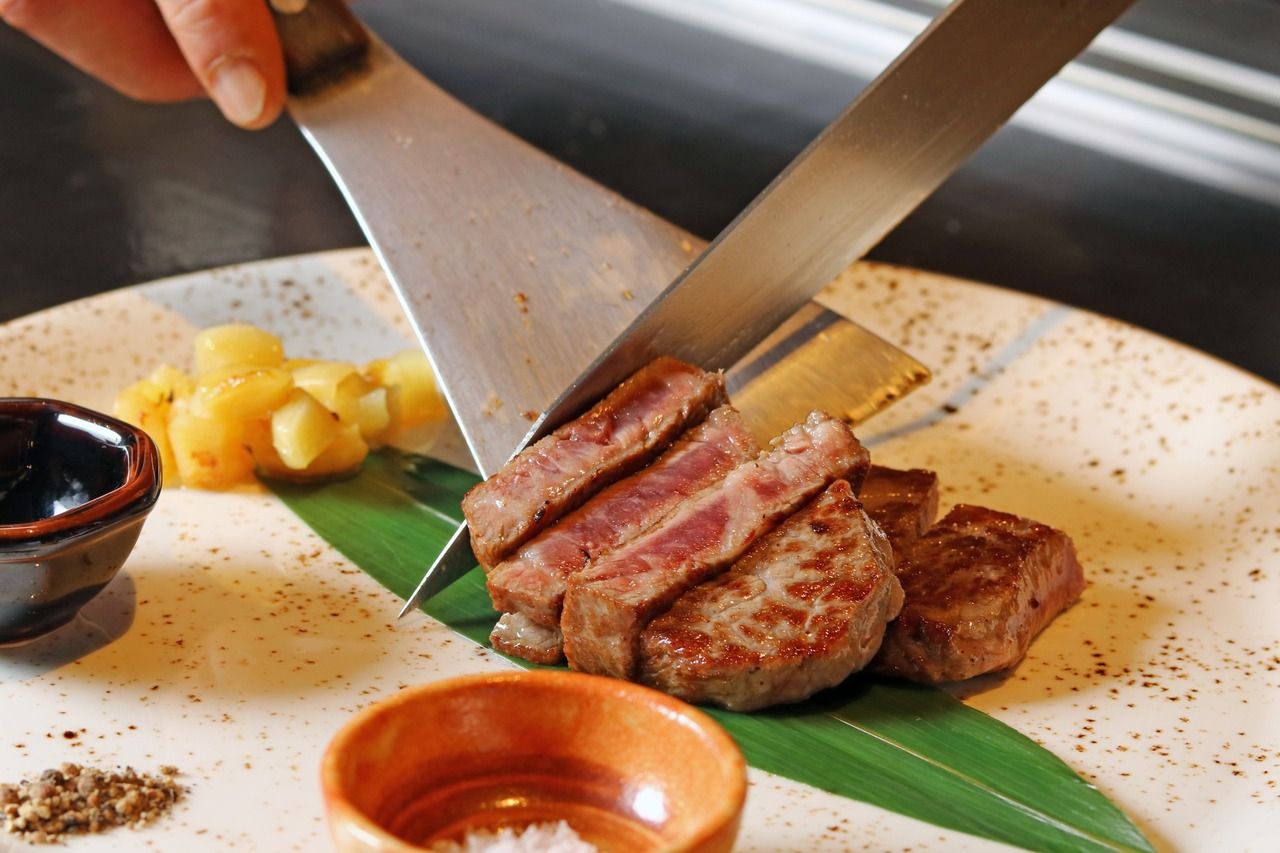 [Chef's Choice Prayer Tsubaki Course ◆] Our proud meat dishes, such as Kobe beef yukke, carefully selected seared with sea urchin, and carefully selected Japanese Black beef steak