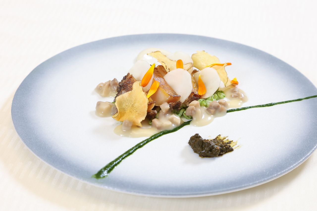 Bounty of the Sea „Ezo Abalone“, in weichem Salz gedämpft und mit amerikanischer Sauce ökumenisiert