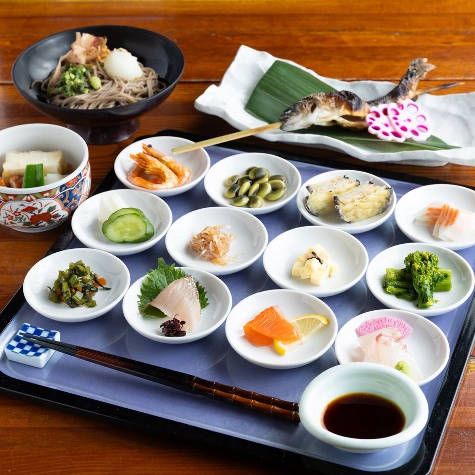 Lunch only [Colorful 12-item set meal]