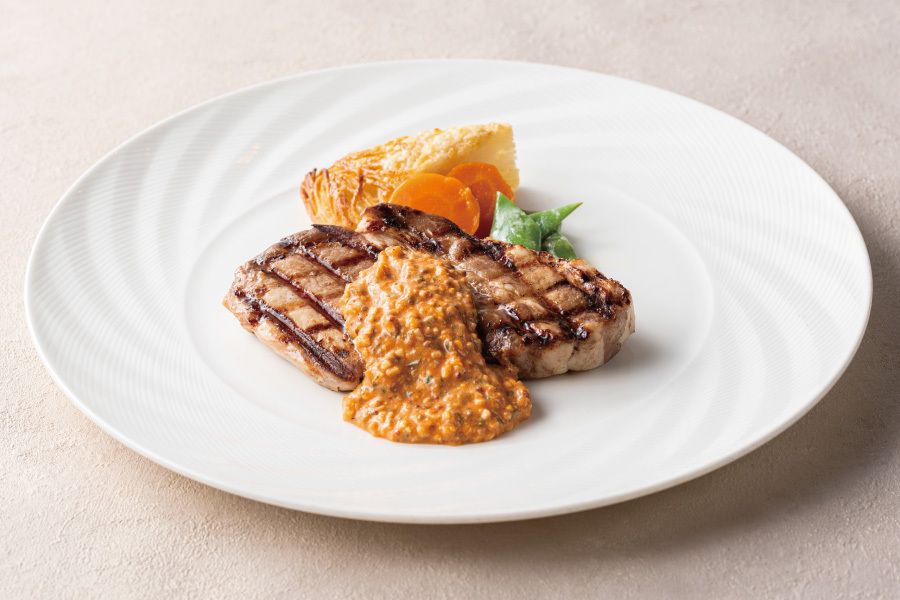 【平日限定 サラダ・スープ付 ランチセット】国産豚ロースの厚切りポークグリル（180g） （パン または ライス付き）